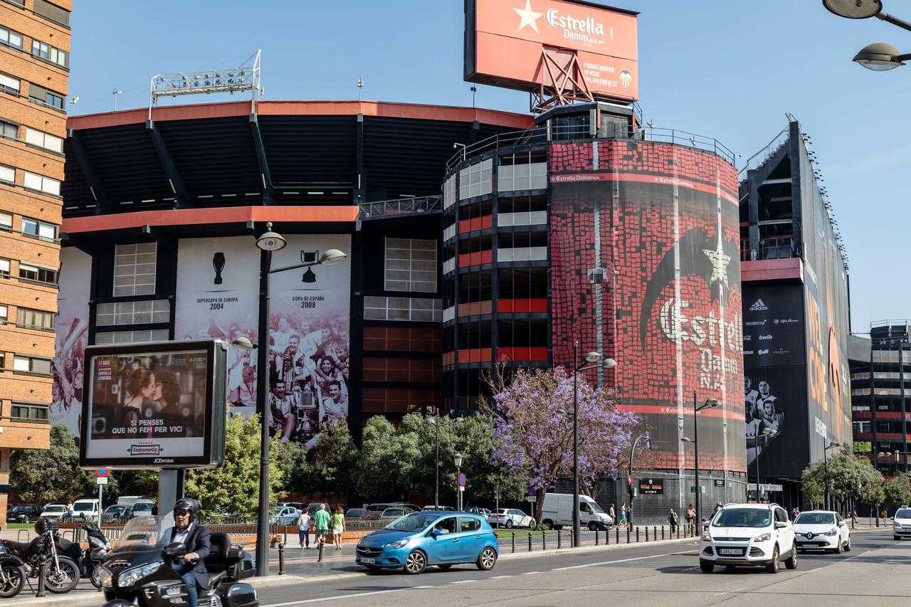 Travel Habitat Mestalla Valencia Exteriör bild